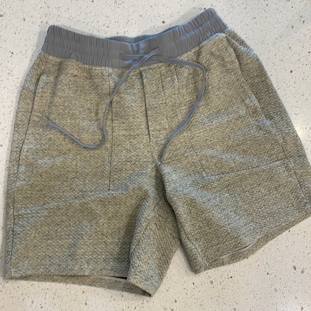 Lululemon At Ease Shorts 7”